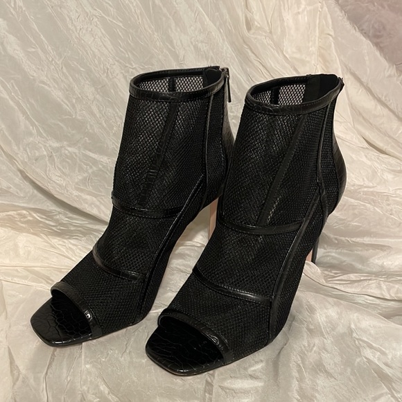 Stunning Jessica Simpson Ankle Heels, size 9 🖤 - Picture 3 of 5
